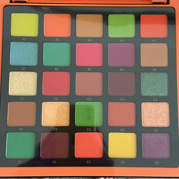 ABH Norvina Pro Pigment Palette Vol. 3 - Picture 2 of 3